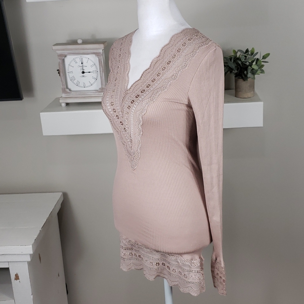 Elegant Lace Trim V-Neck Top - Picture 8 of 12